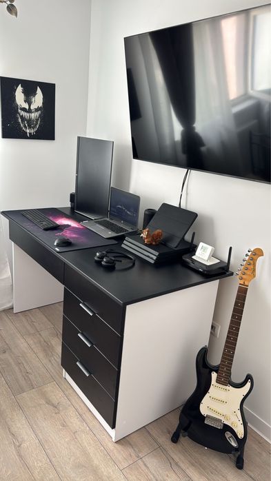 Vand birou la comanda