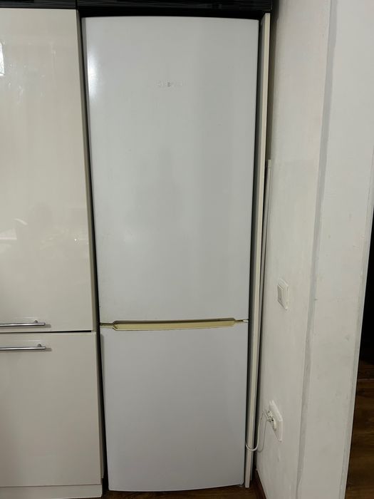 Холодильник б/у в отличном состояние