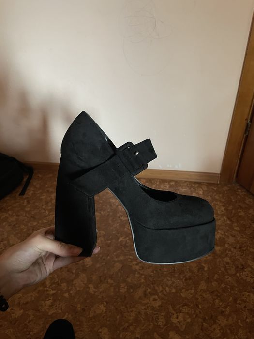 Туфли женские на высоком каблуке