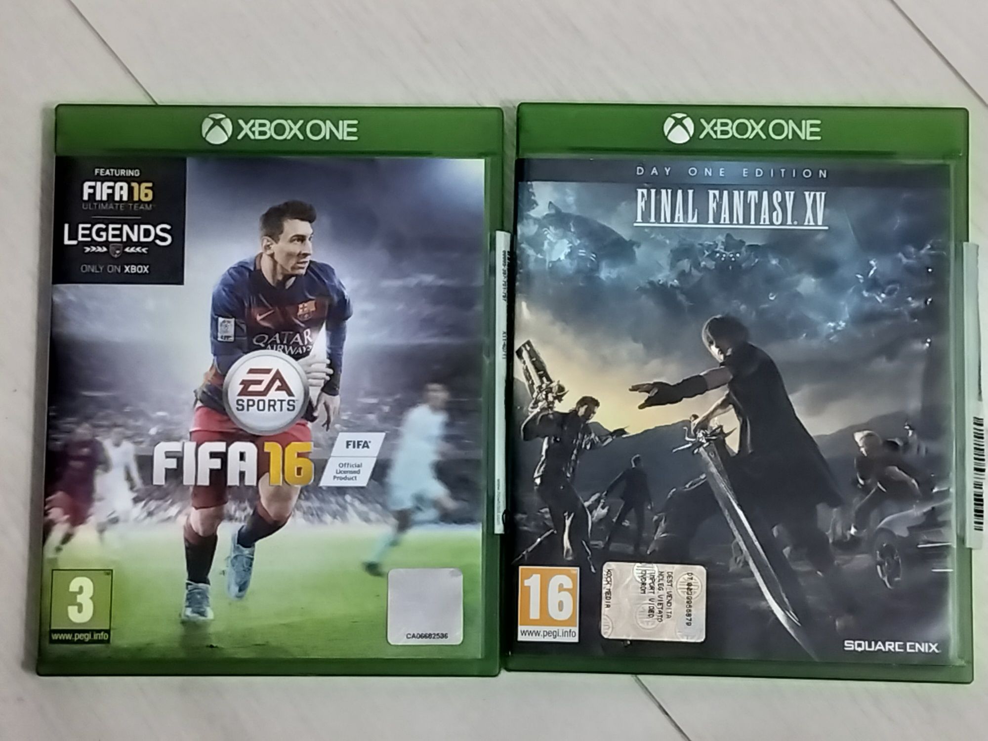 Vând Fifa 16+ Final Fantasy XV Xbox One