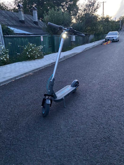 Trotinetă electrică Motus 10" Plus – 600 km, stare bună