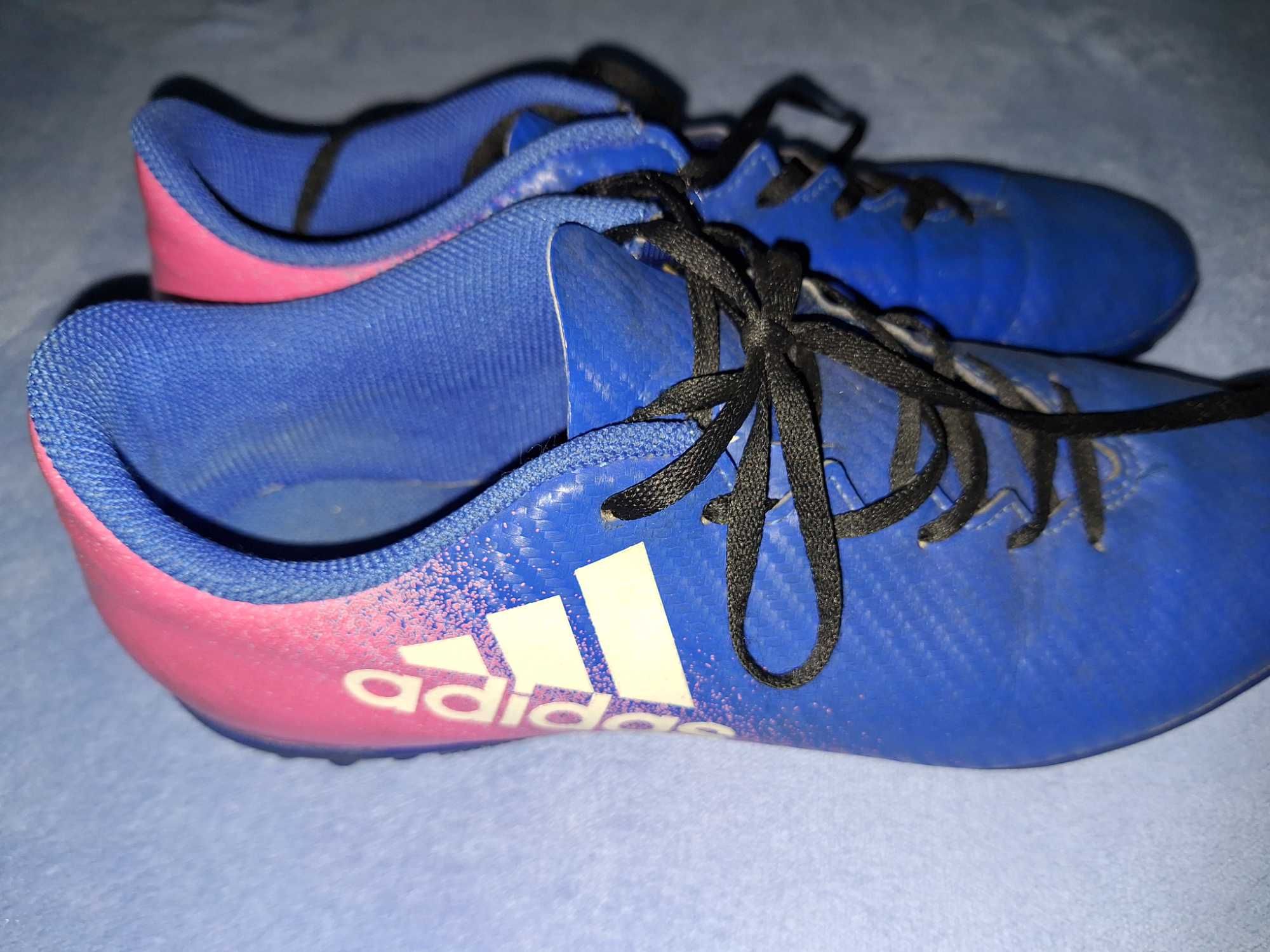 Футболни обувки Adidas Traxion 42 2/3
