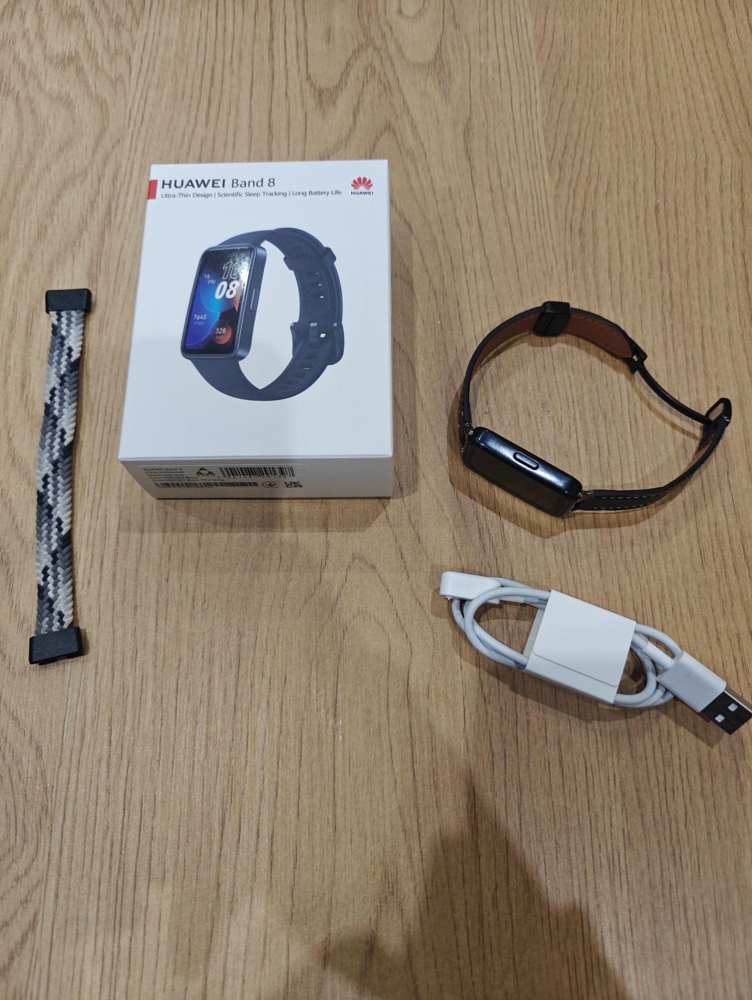 Смарт гривна Huawei Band 8