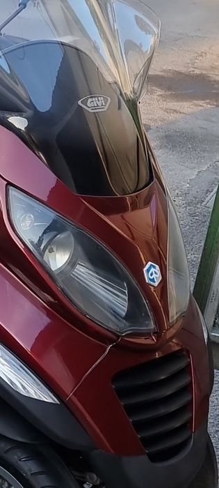 Parbriz, far si grila fata Piaggio MP3