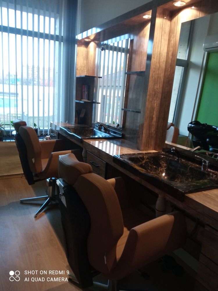Продавам BARBER оборудване + столове