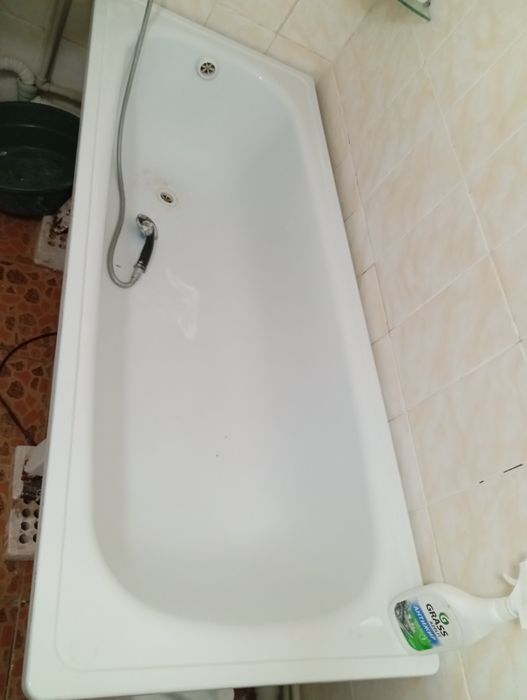 Продам срочно ванну,аристон, унитаз, раковину, зеркало