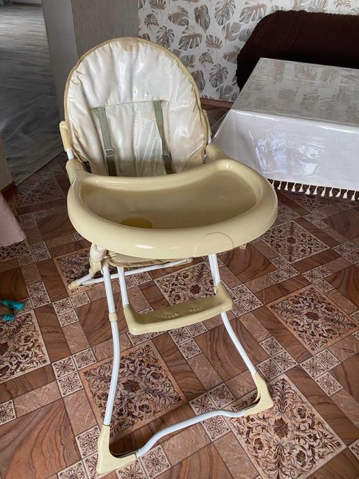 Детский стульчик для кормления