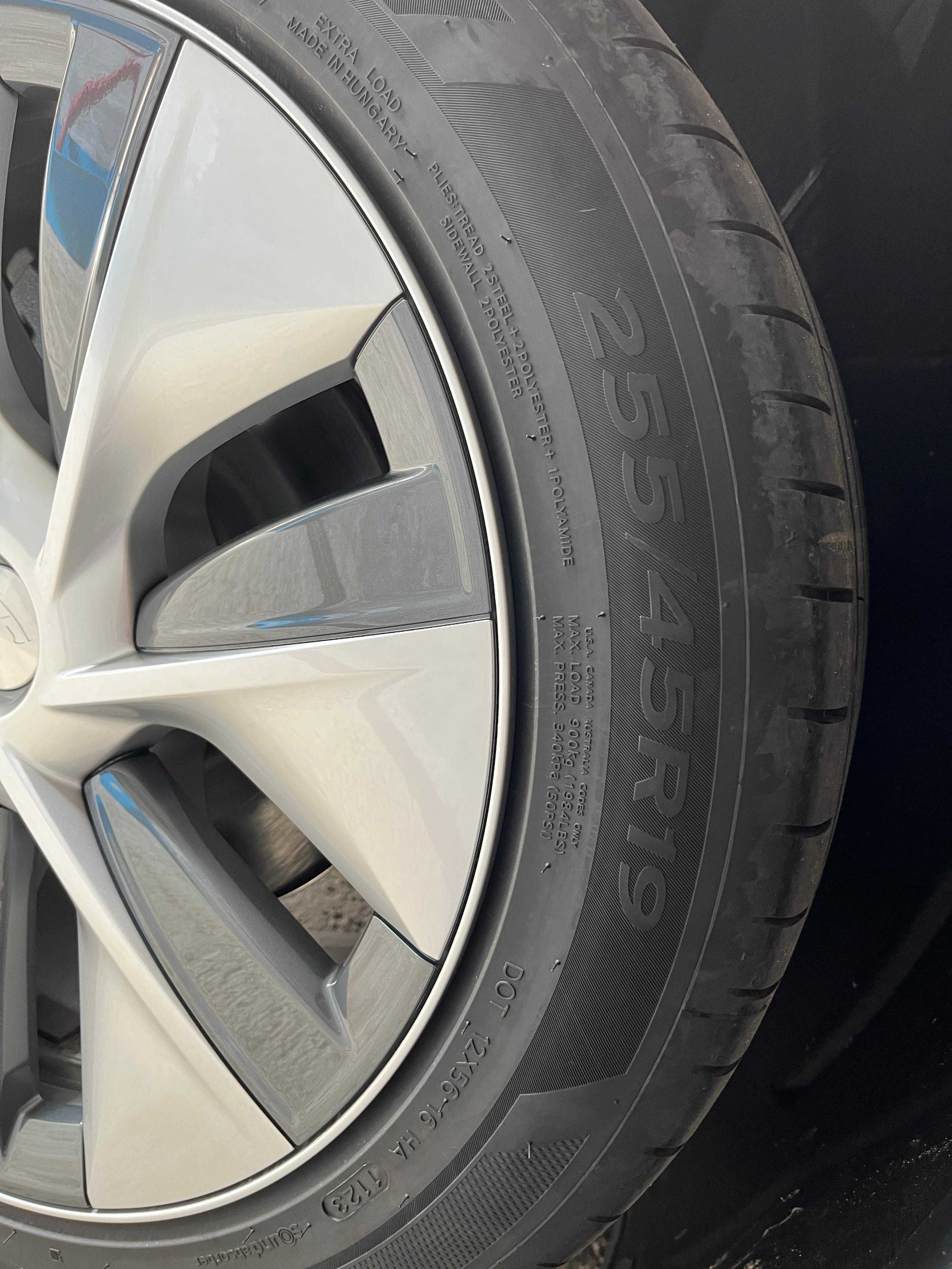 Vând 4 anvelope vară HANKOOK VENTUS S1 EVO3 K127 T2 255 45 R19 104W XL