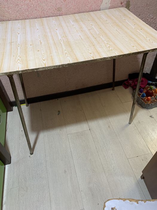 Продам стол кухонный