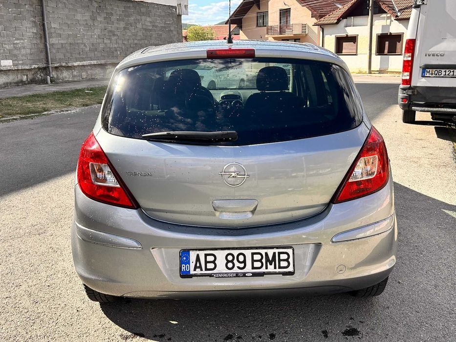Opel Corsa 2010  .