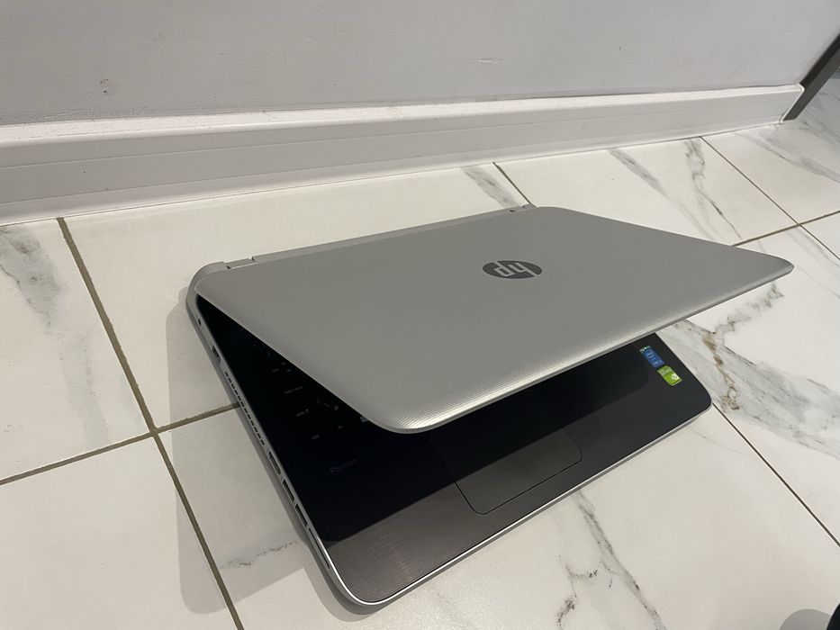 Hp 15 - Core i3-5010U, SSD- 256Gb, Ram -8Gb