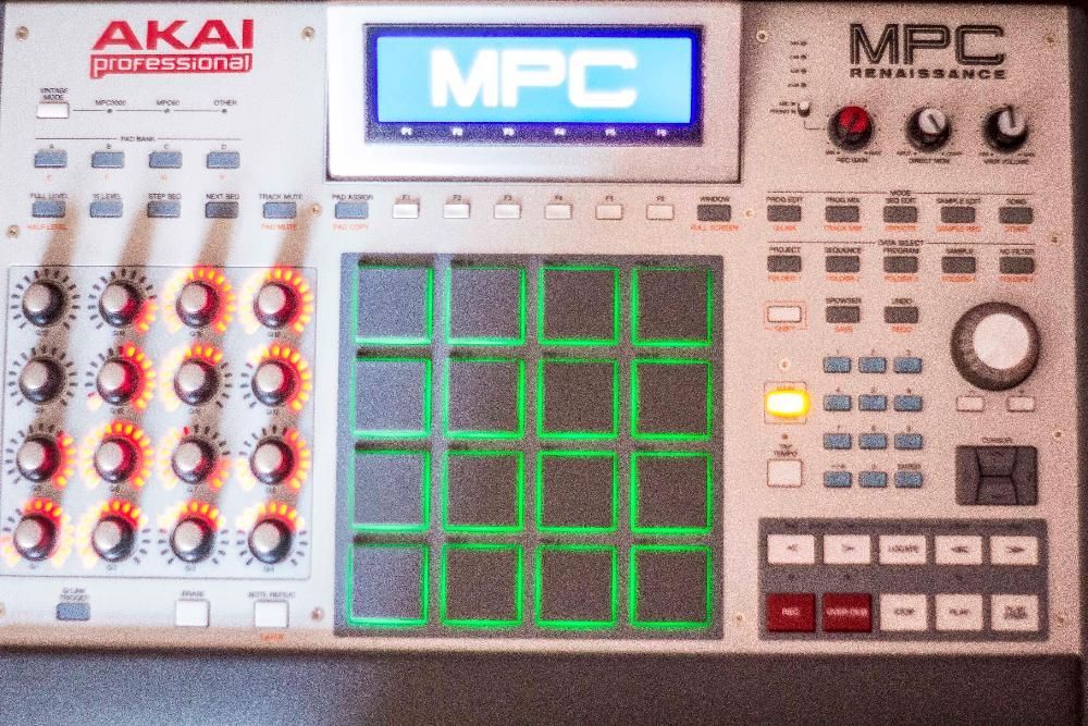 AKAI MPC Renaissance акай музыкальный пульт пад