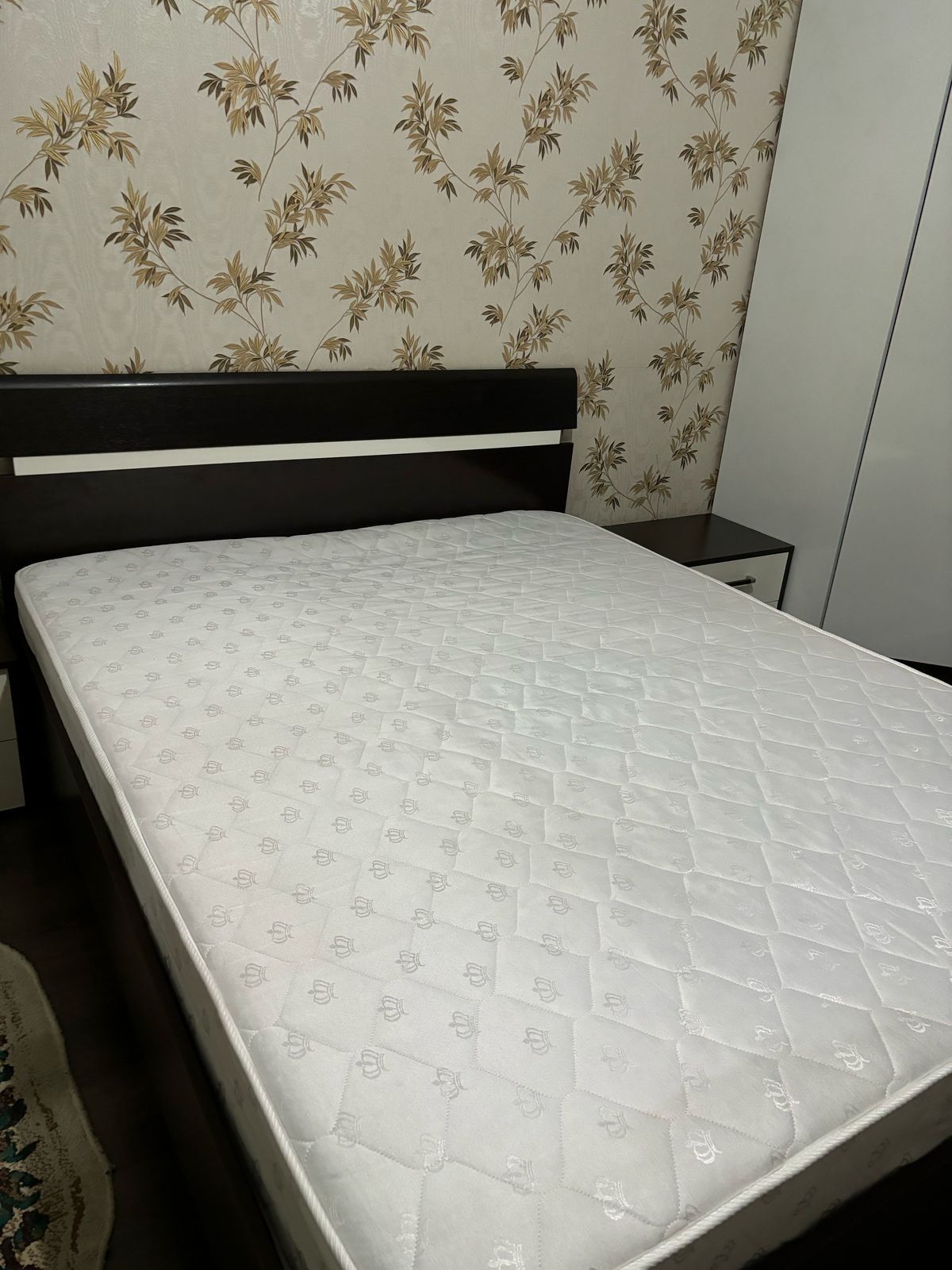 Двуспальная кровать