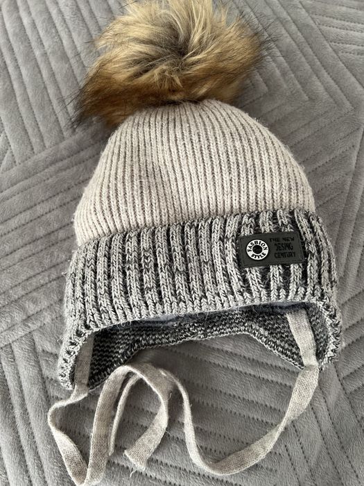Шапка зима на  2 года , мкр Береке