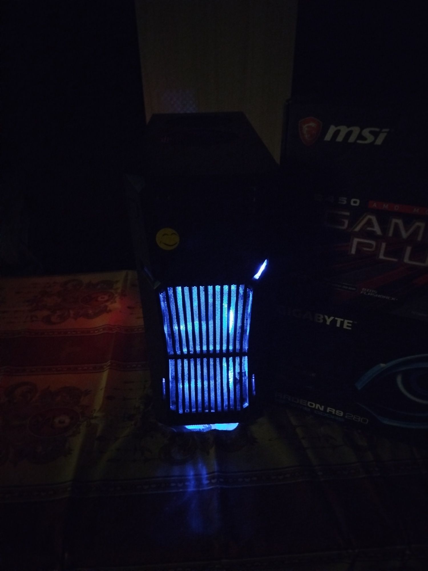 AM4 Ryzen 5 2600 / MSI B450 Gaming Plus / R9 280 / 8GB RAM / Zalman Z1