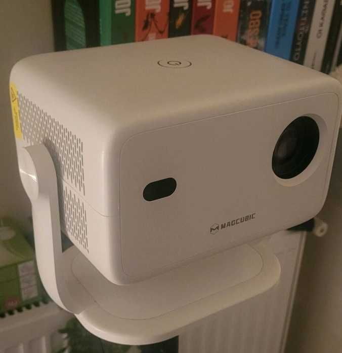 Проектор Magcubic 4K L018 650 ANSI Като Нов! Вградена Андроид Система.
