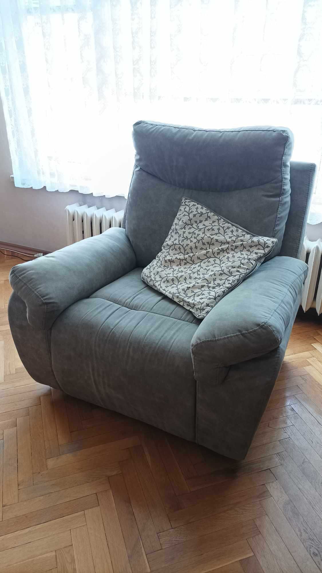 Почти нов фотьойл с регулируема облегалка/Barely used recliner sofa