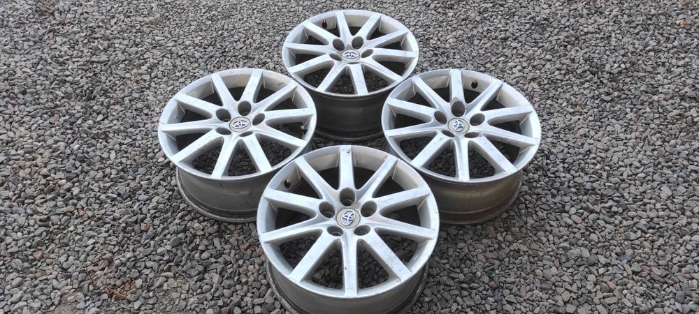 Комплект оригинальных дисков R17. Toyota. Lexus gs.