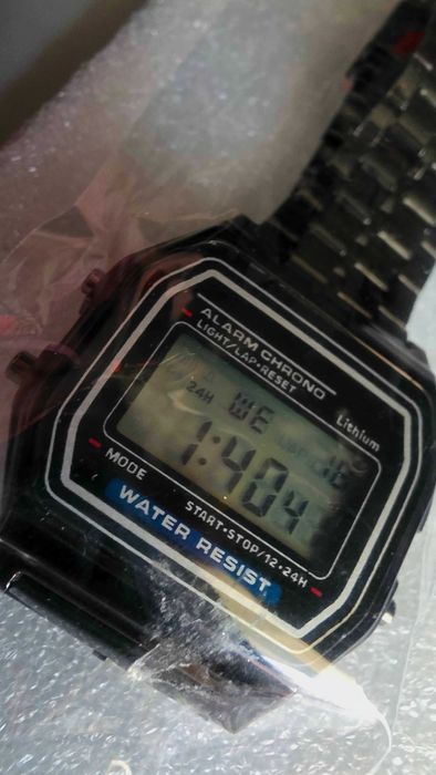 Ceas electronic retro, nou