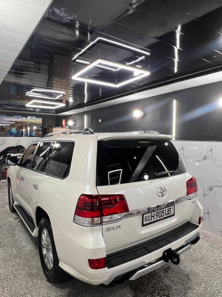 prodaetsya land cruiser 200