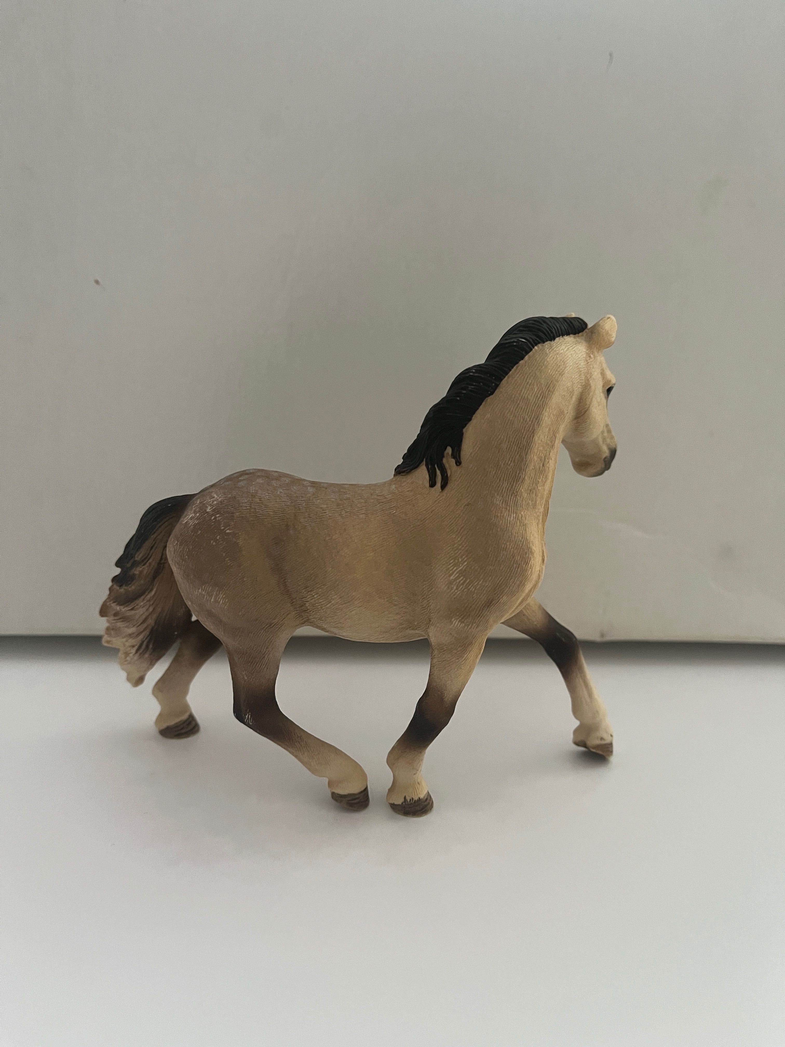 Фигурки коне Schleich