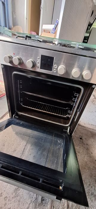 Продаю газовую плиту с духовкой