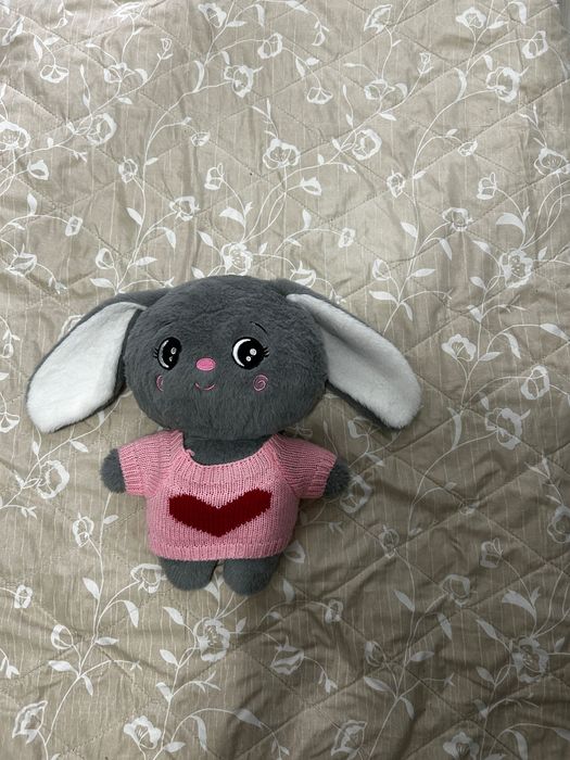 Новая игрушка зайка