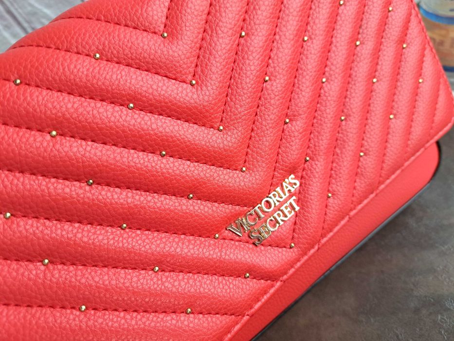 дамска чанта,Victoria's Secret червена малка чантичка