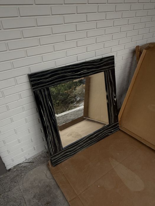 Зеркало квадратное дереыо