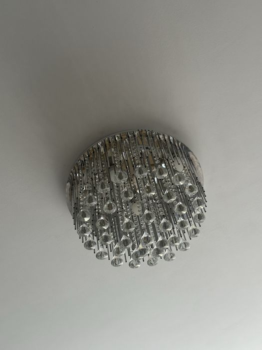 Продам люстру   в зал