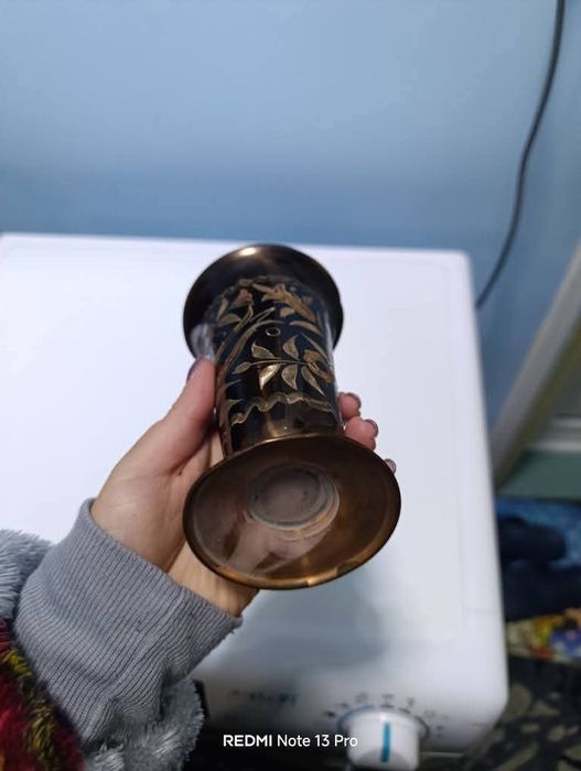 Бронзова вазичка
Цена 18 лв