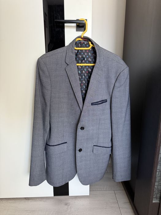 Sacou elegant bărbătesc – gri cu model fin, stare excelentă