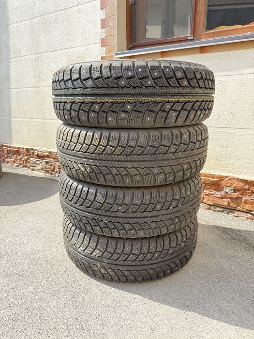 Продам Зимние Шипованные резины