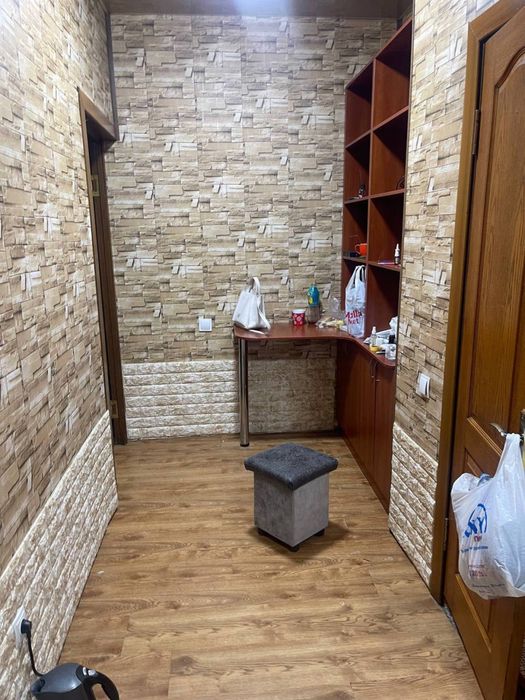 Ижарага 1/1/4 массив Феруза 1 комнатная срочно в аренду 1 хонали