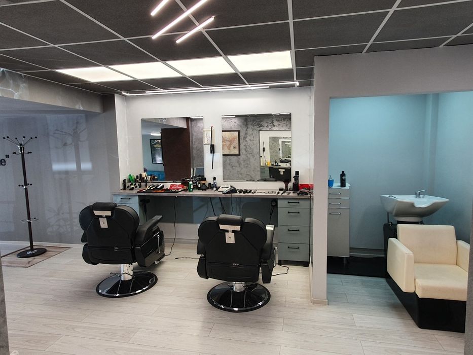 Închiriez scaun frizerie, ofertă specială