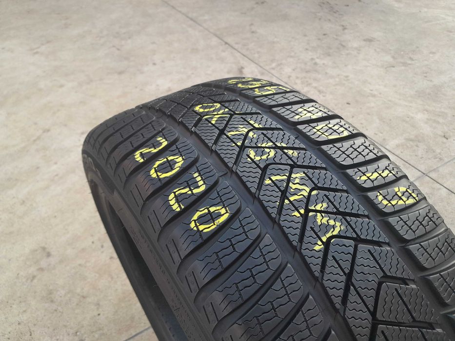 Anvelopa de iarna 235 40 19 pirelli sottozero 3 profil 7,5 mm 2020