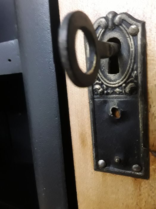 Dulap foarte vechi  de colectie reconditionat stare perfecta