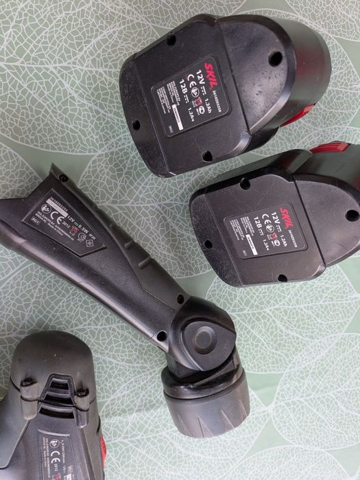 Vând trusă de înfiletat/înșurubat Skil 12 V