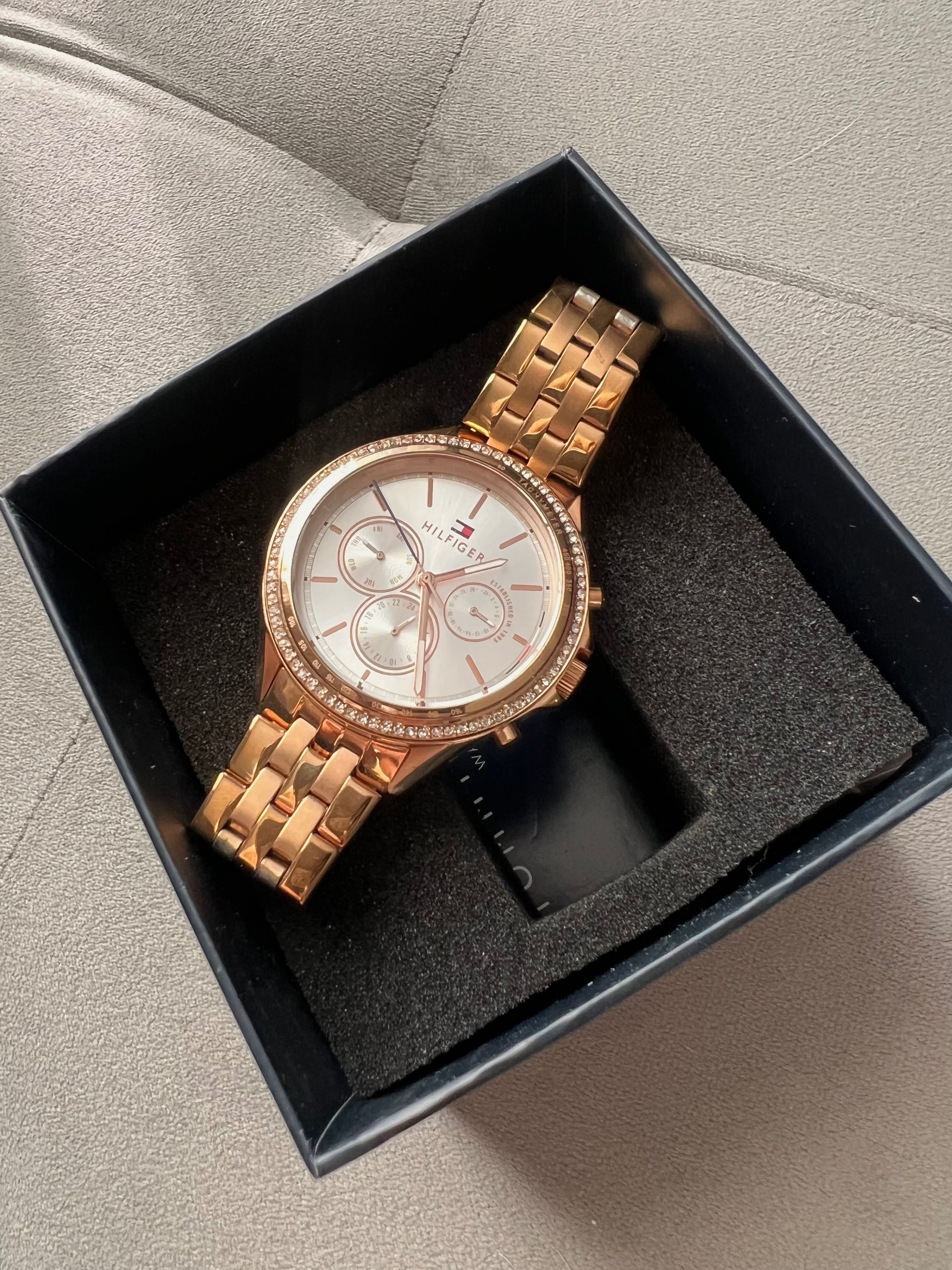 Часовник Tommy Hilfiger дамски