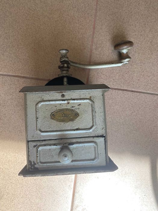 Masini VECHI de tocat (nuci, mac) si macinat cafea - 3 buc
