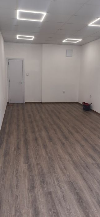 Отдава се под наем търговско помещение от 25кв до Стемо