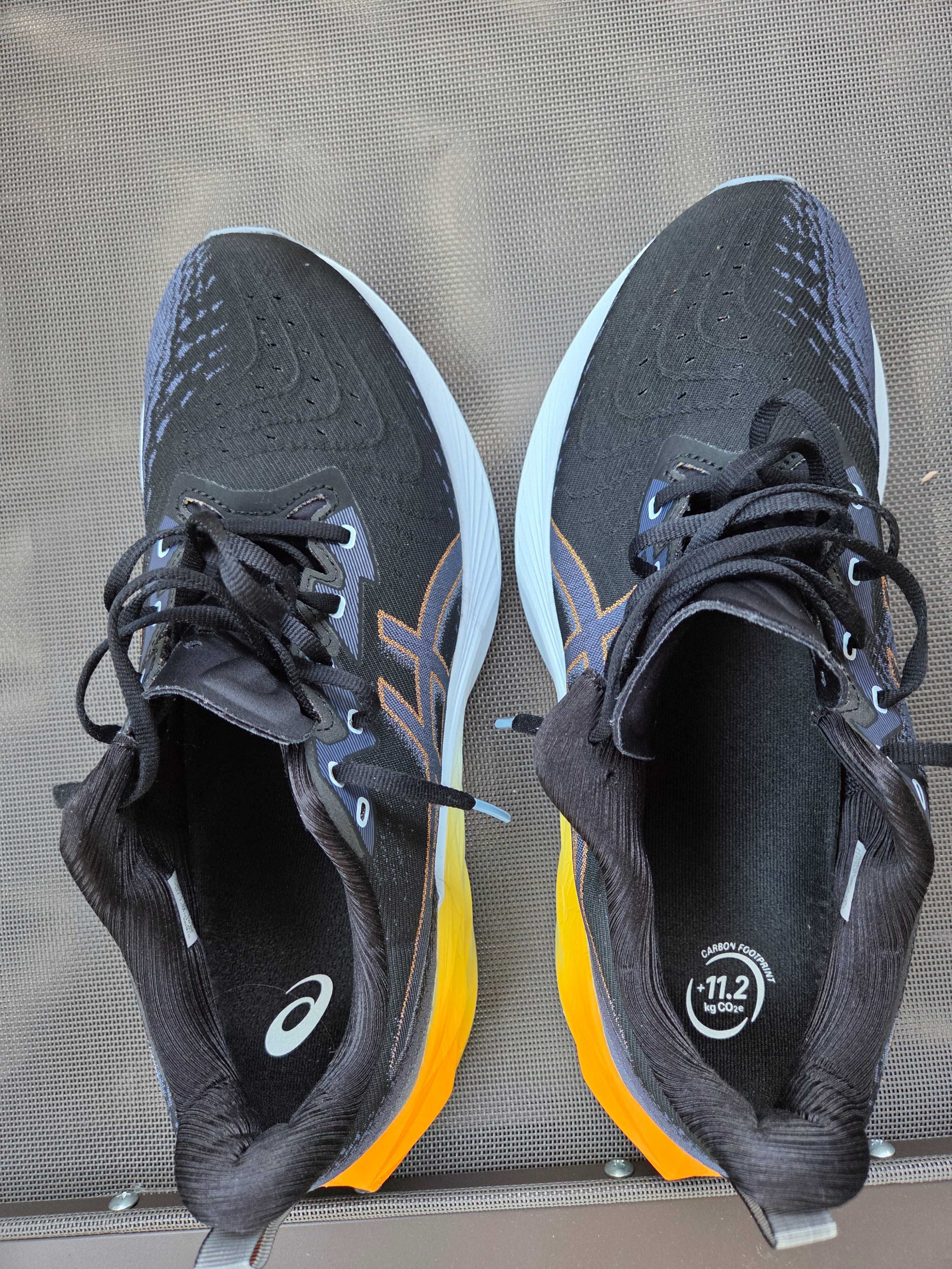 Asics Novablast 4, mărimea 46 EUR, echivalent 29 cm si Hoka 45 1/3