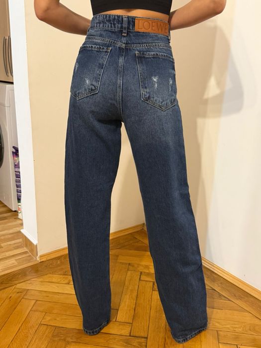 Blugi Loewe noi cu eticheta