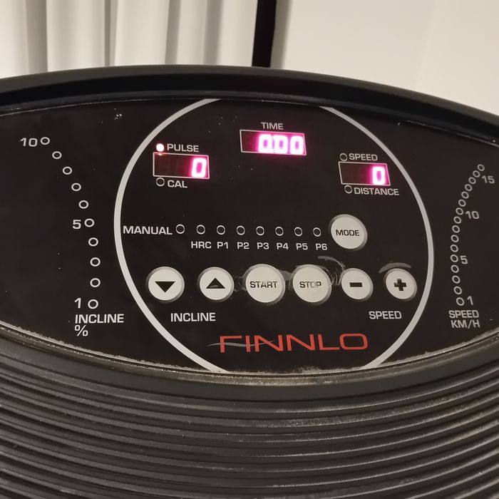 Vând banda de alergare profesionala electrica 15 trepte max 150 kg