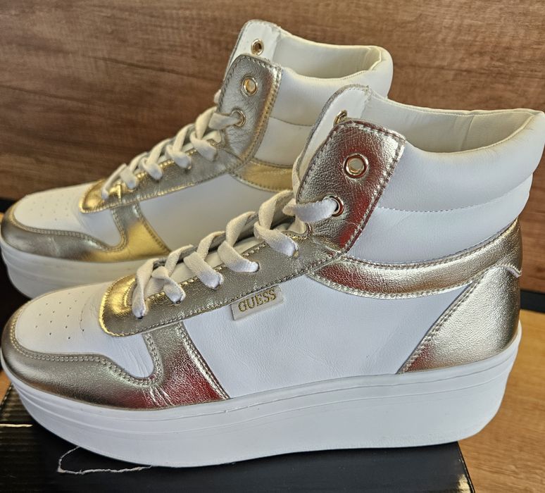 Дамски високи маратонки GUESS 40
