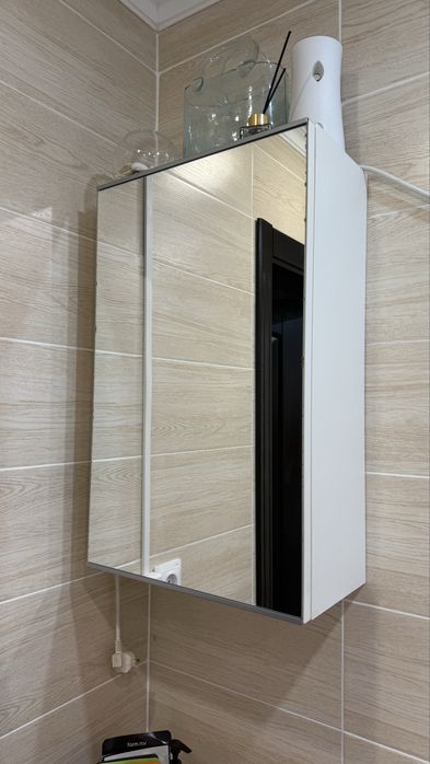 Шкаф с зеркалом настенный