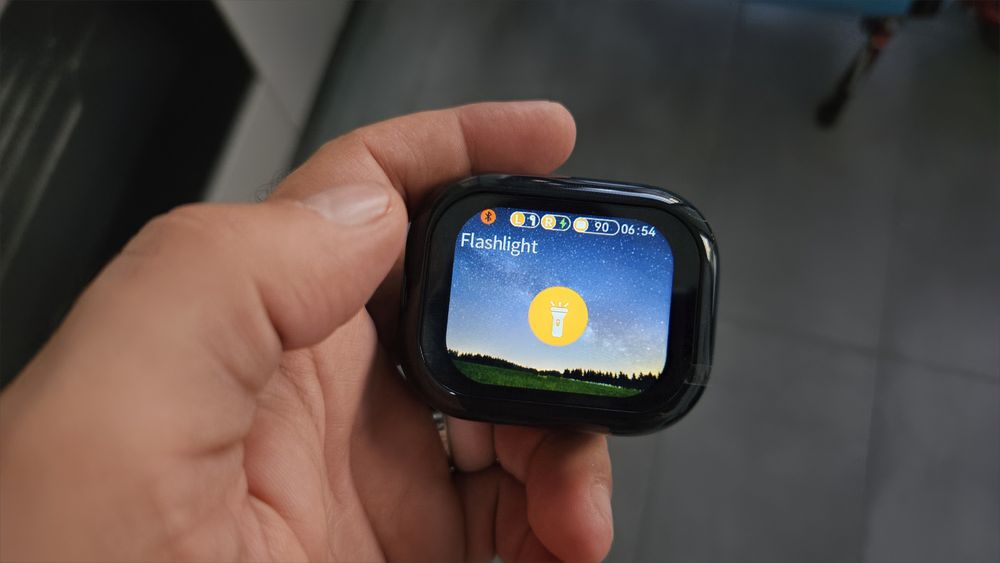 Casti wireless cu ecran LCD touch