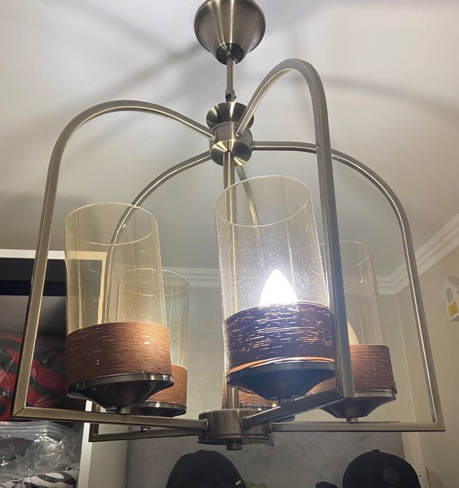 Люстры разные в разных моделях