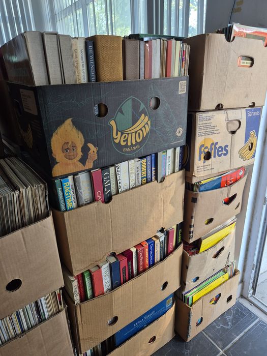 Vând 200lp,Discuri Vinil muzica clasica compozitori celebrii 

- Tot l