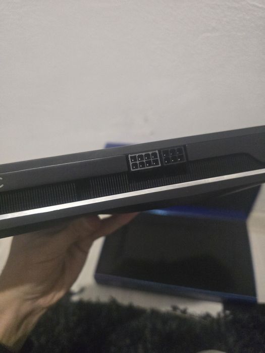 Vând sau schimb placă video Intel Arc A750 Limited Edition 8gb